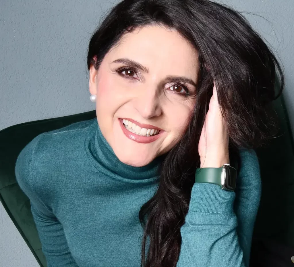 Vordergrundbild von Morena Tigano mit einem L&auml;cheln.